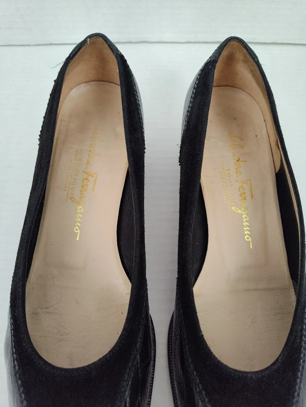 Salvatore FERRAGAMO Black Suede & Croc Leather Low Heel Spectator Pumps 8.5B
